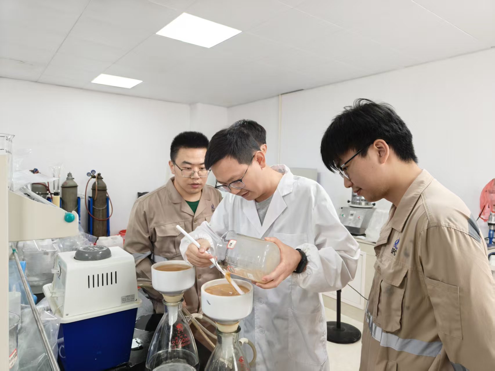 扎根锂业，攻坚路上让“锂”想花开｜k8凯发锂业研发部90后工程师徐苗